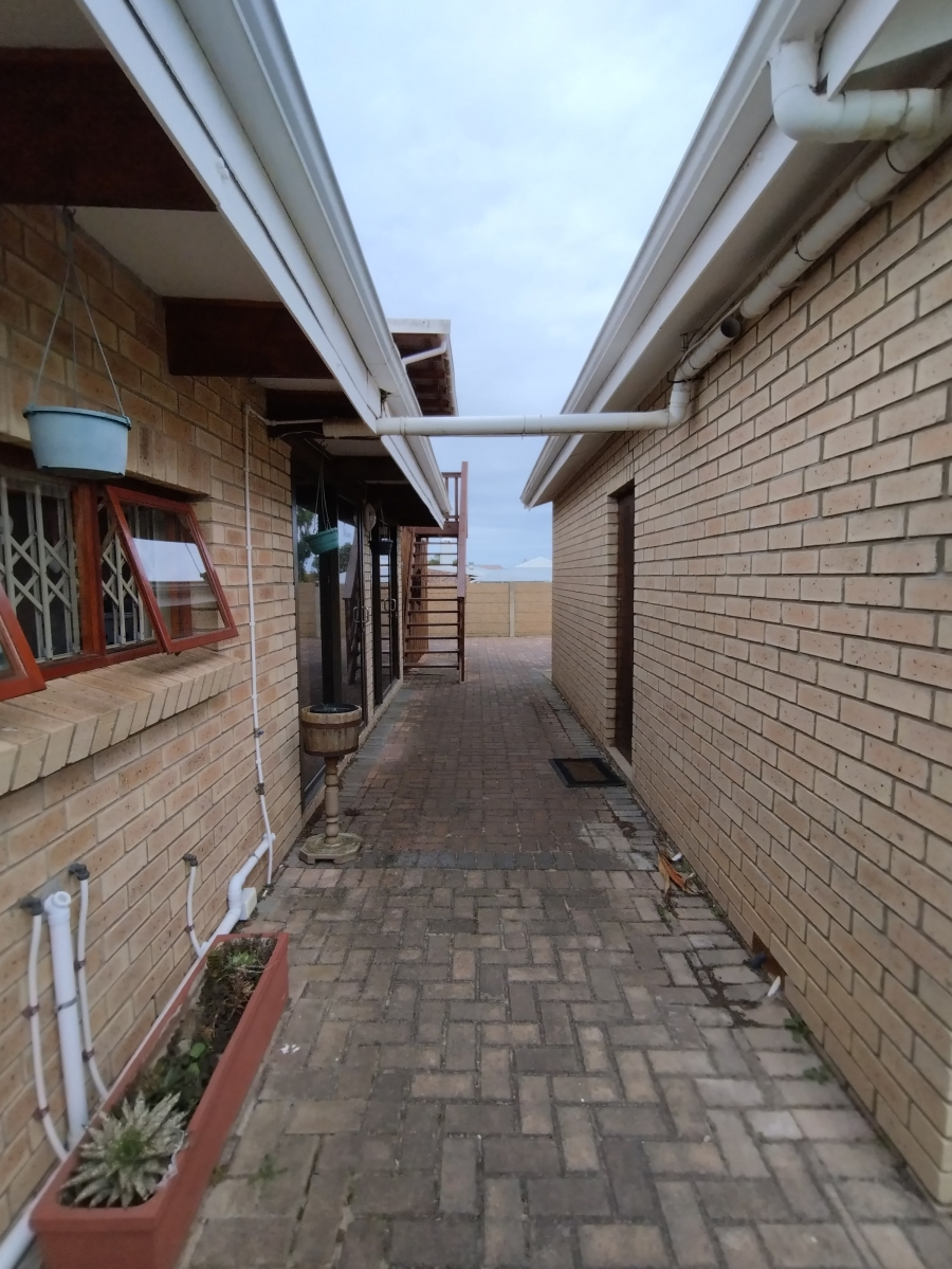 4 Bedroom Property for Sale in Noorsekloof Eastern Cape